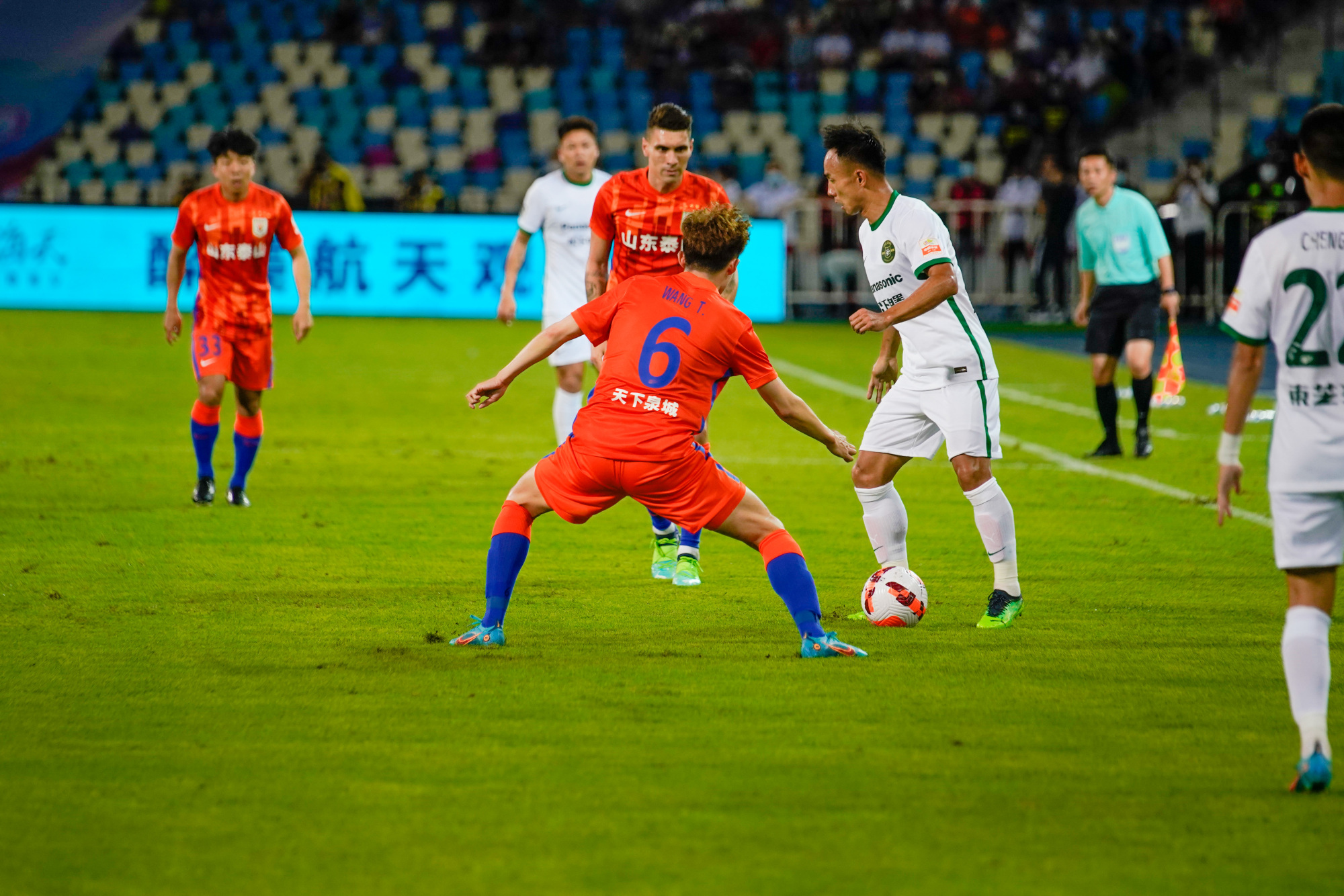 将后腰站位 将后腰站位